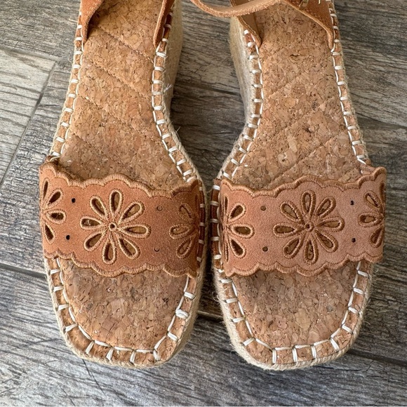 Crown Vintage Fentisa Leather and Espadrille Platform
Tan Wedge Sandals size 8 - Picture 3 of 6
